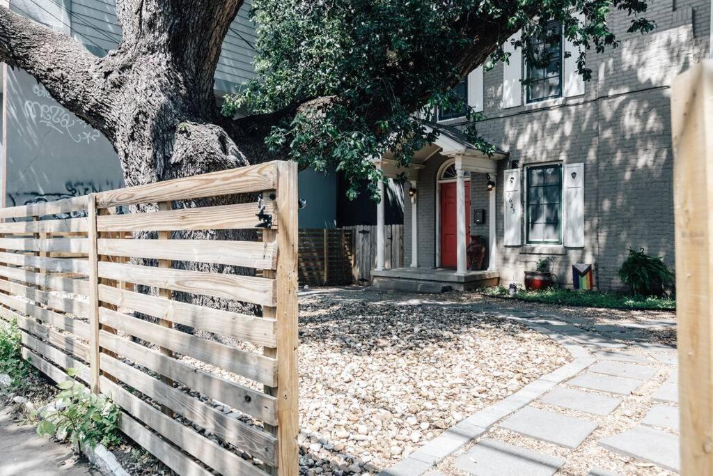 Stunning Victorian Home At Ut And Downtown Austin Exterior photo