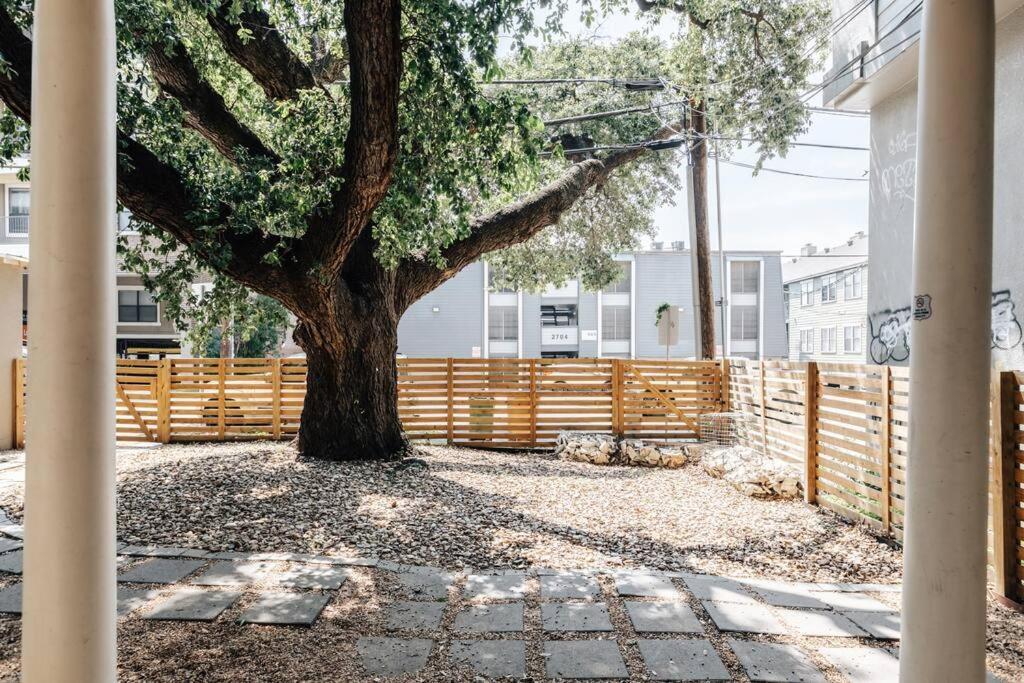 Stunning Victorian Home At Ut And Downtown Austin Exterior photo