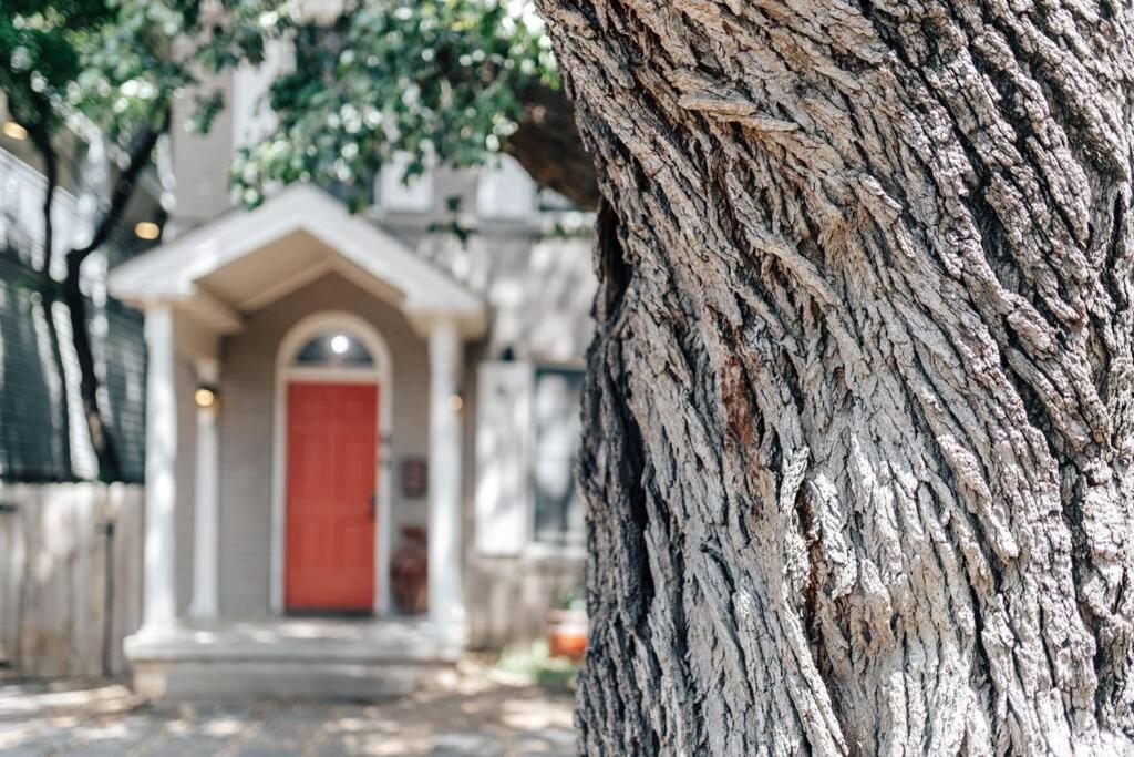 Stunning Victorian Home At Ut And Downtown Austin Exterior photo