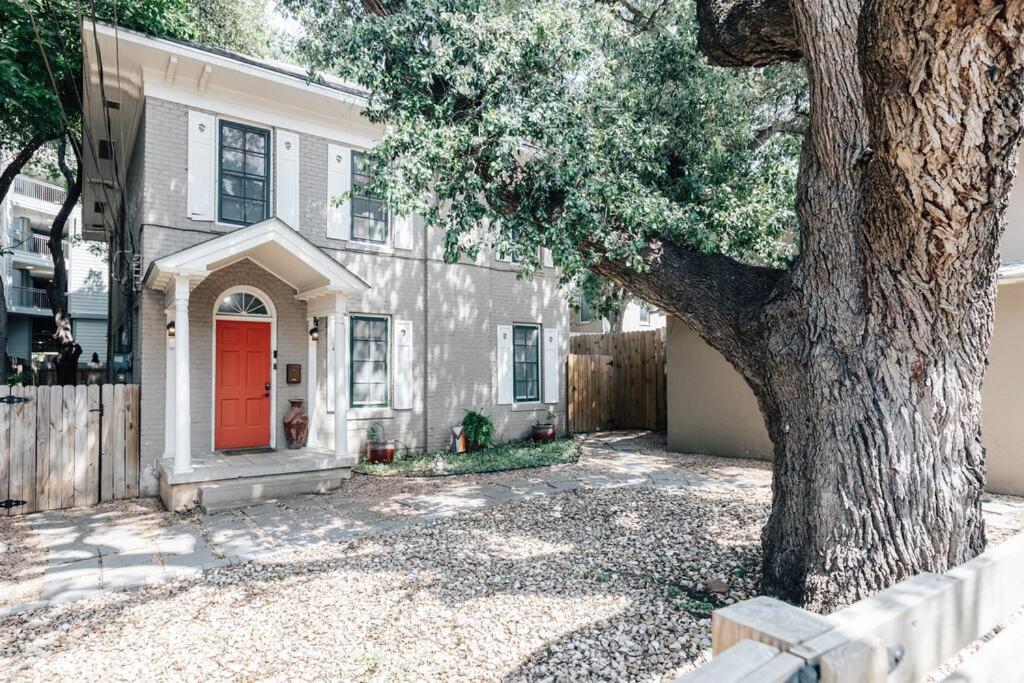 Stunning Victorian Home At Ut And Downtown Austin Exterior photo