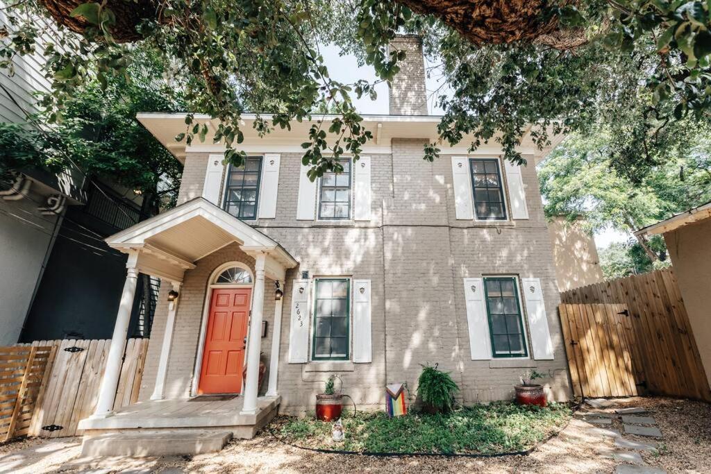 Stunning Victorian Home At Ut And Downtown Austin Exterior photo